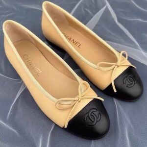 CHANEL Beige and Black Bow Flats